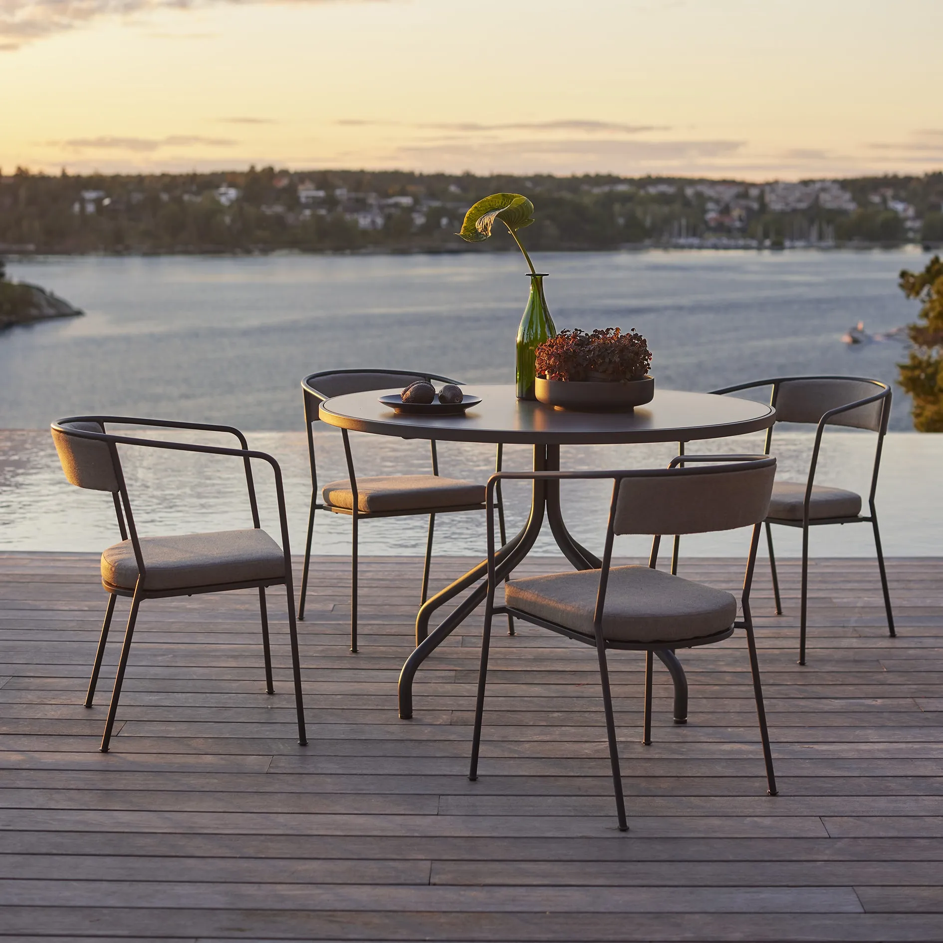 Arholma Dining Table