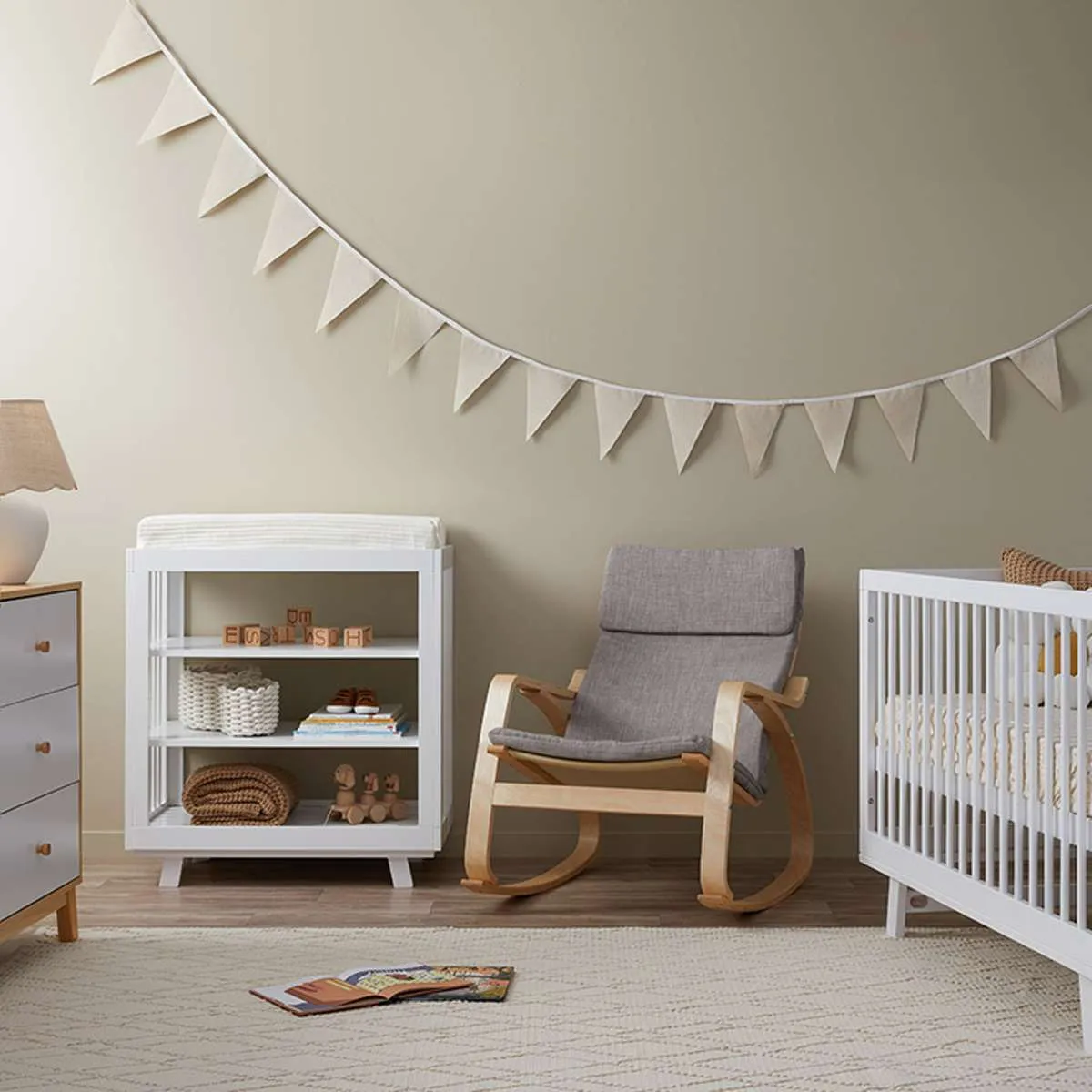 Aspen White Six Piece Nursery Set Mocka