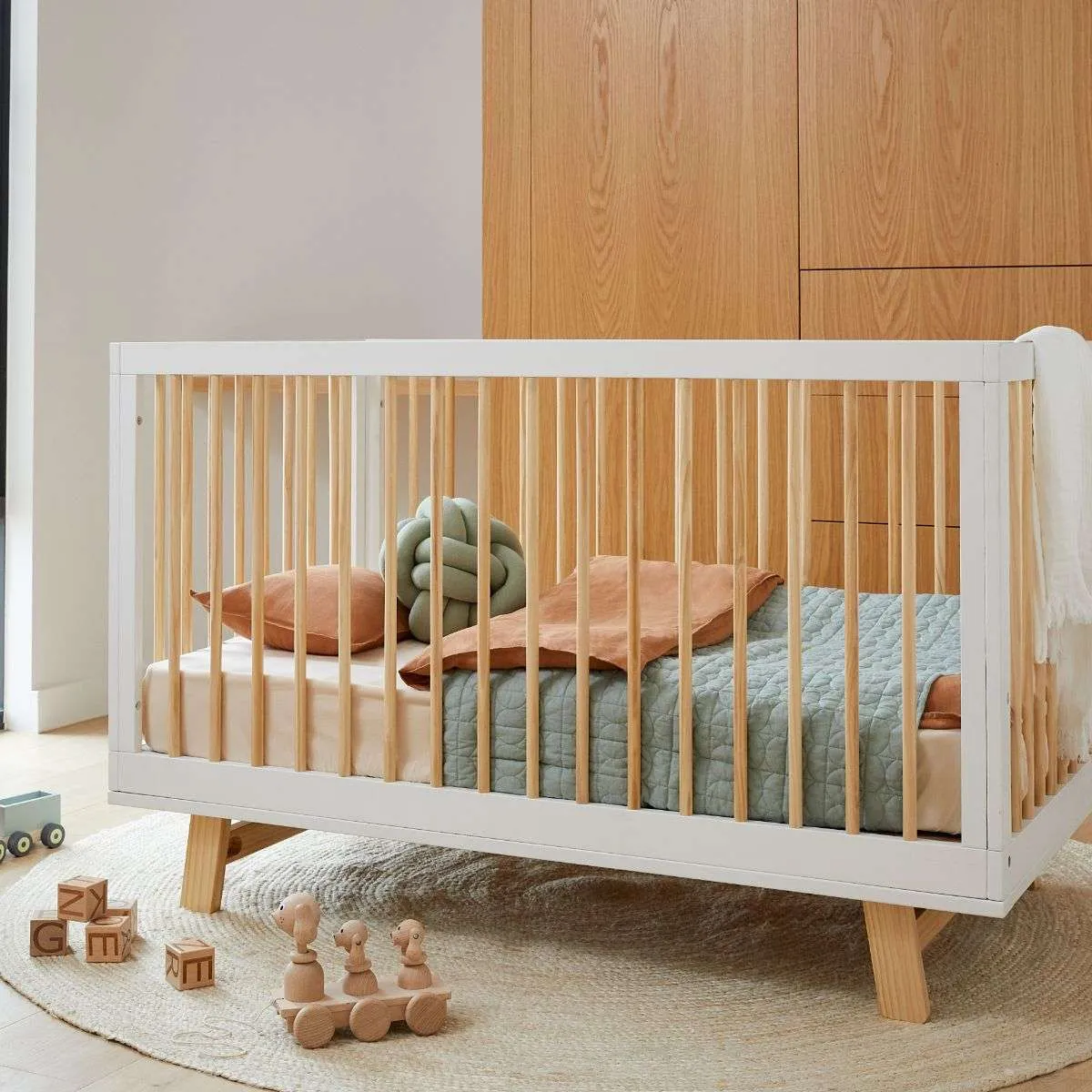 Aspen White/Natural Six Piece Nursery Set Mocka