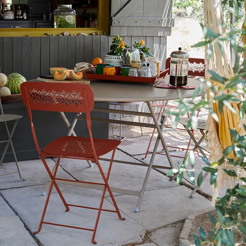 Caractere Round Dining Table