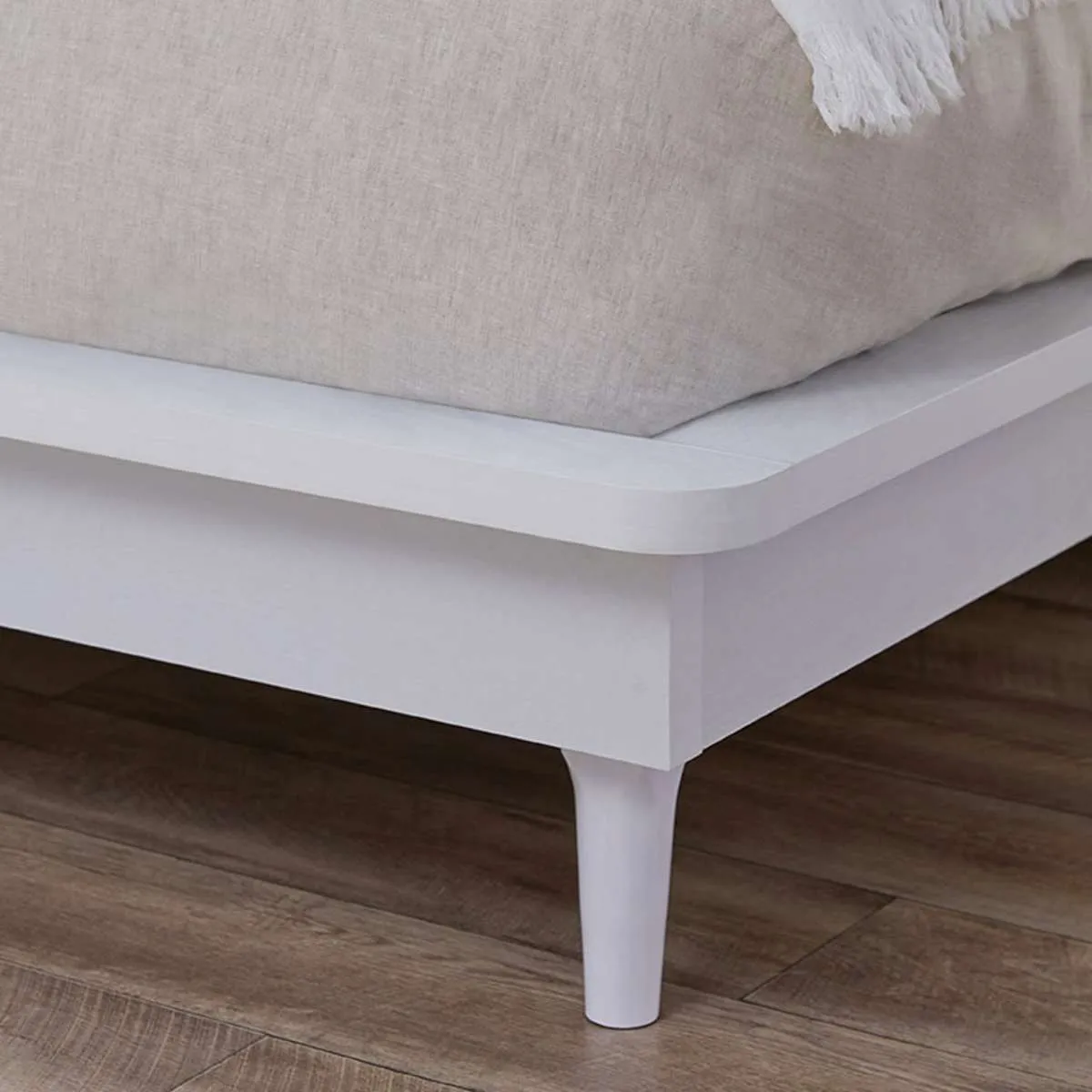 Carson Queen Bed - White Mocka