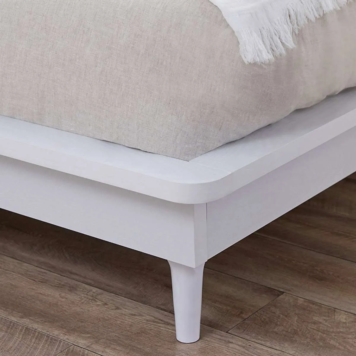 Carson Queen Bed - White Mocka