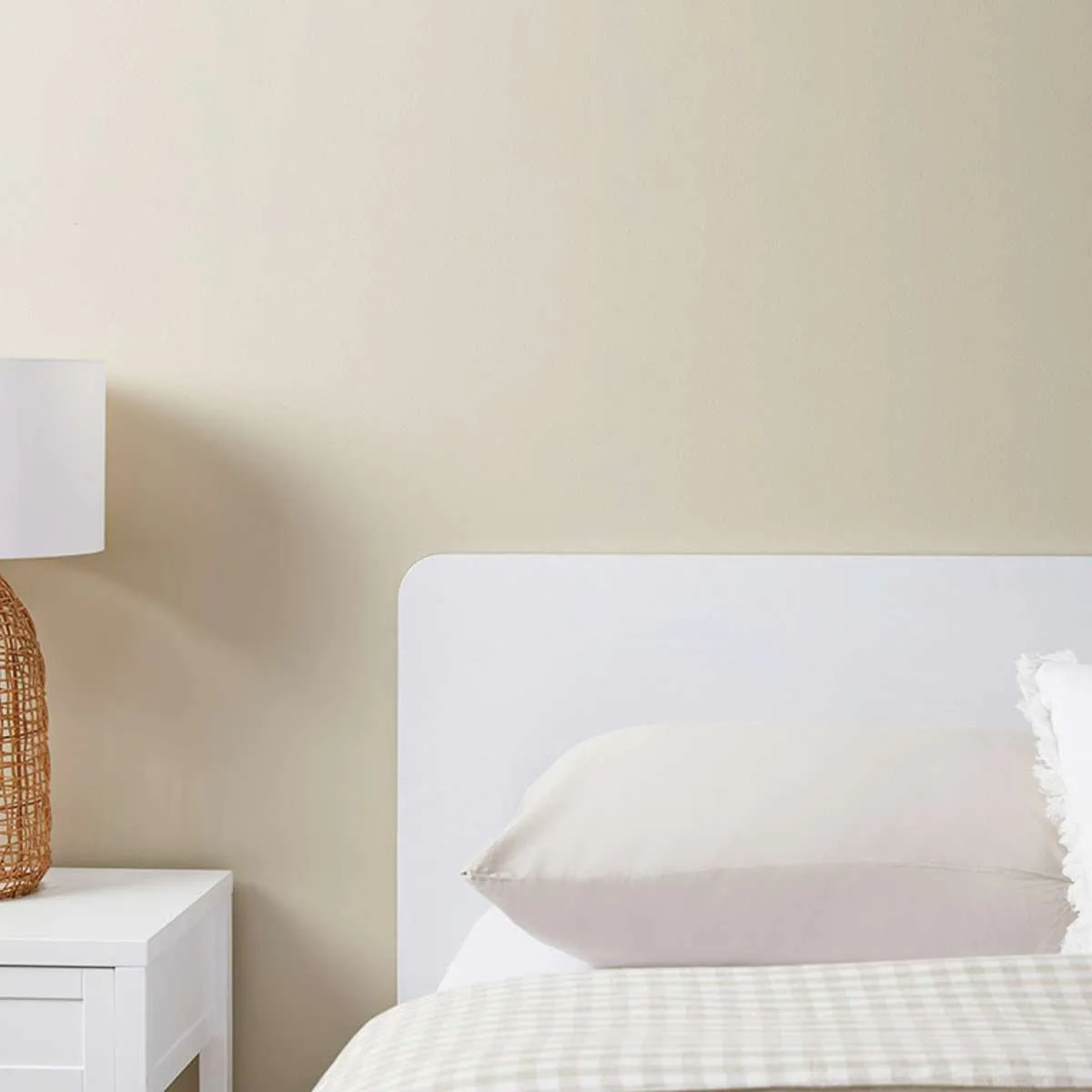 Carson Queen Bed - White Mocka
