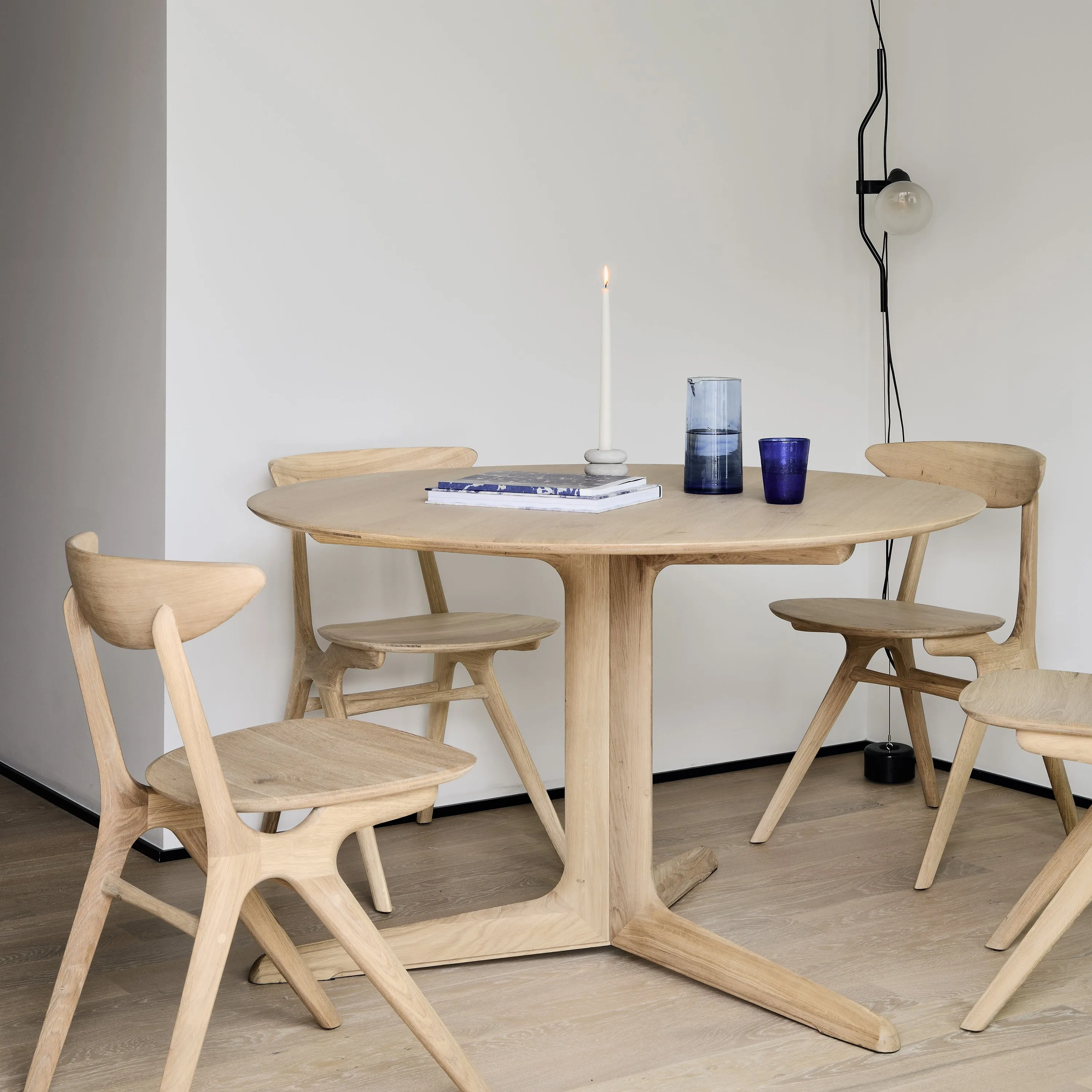 Corto Round Dining Table