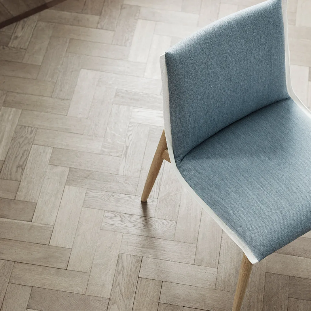 E004 Embrace Chair