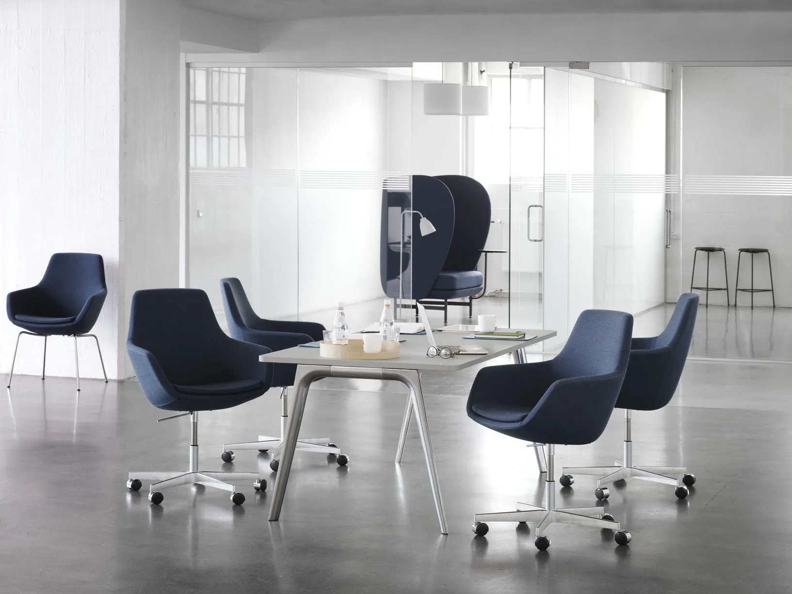 Fritz Hansen Little Giraffe Swivel Chair Fabric Christianshavn, Light Blue