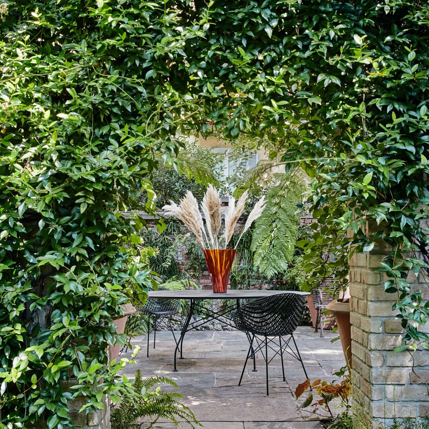 Glossy Outdoor Oval Dining Table