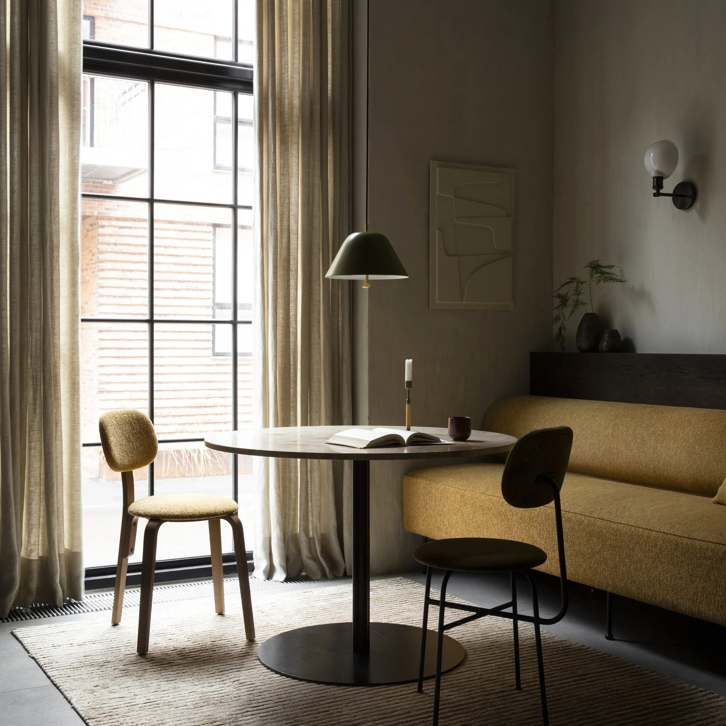 Harbour Column Round Dining Table