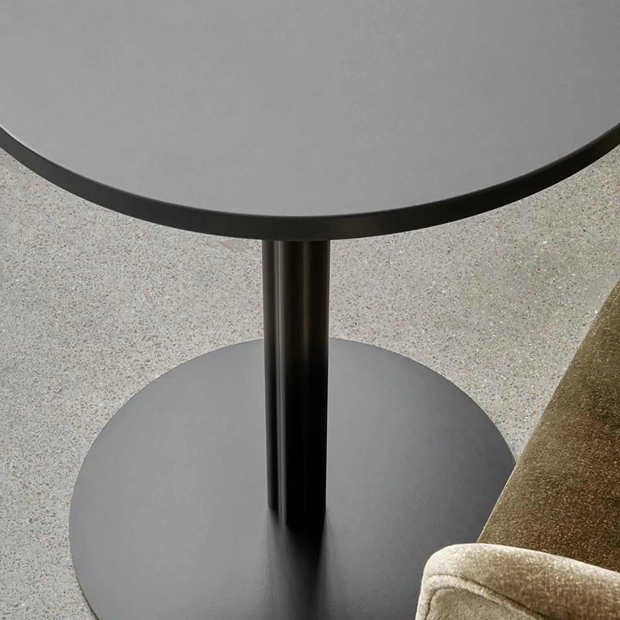 Harbour Column Round Dining Table