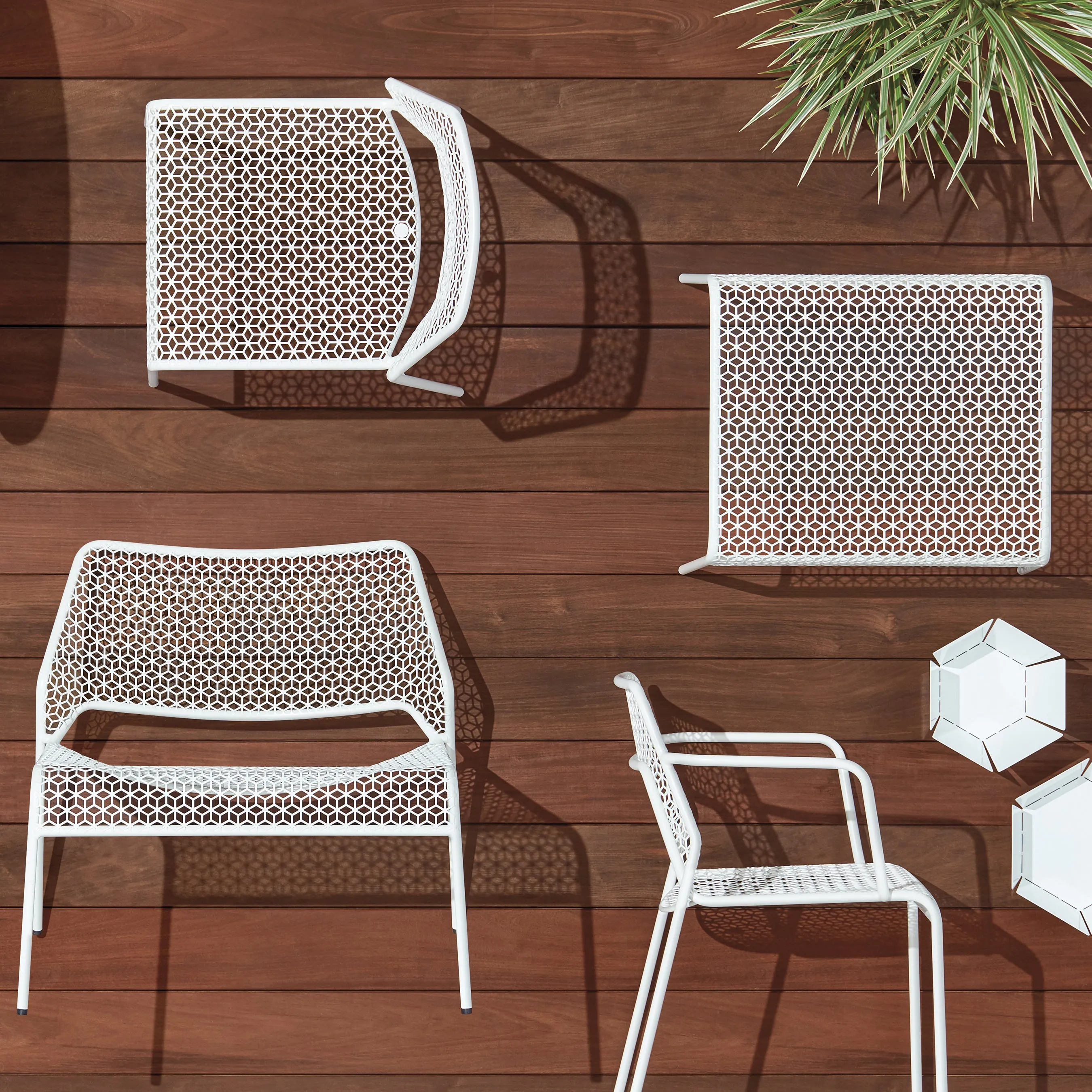 Hot Mesh Lounge Chair