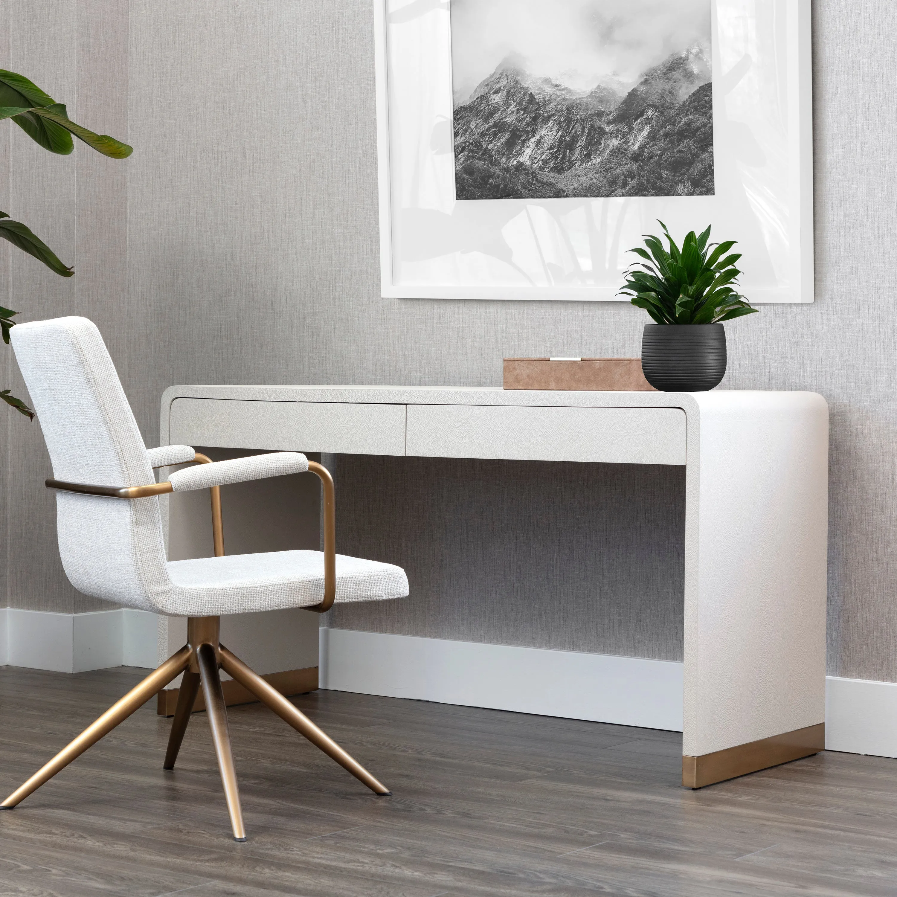 Ilona Desk