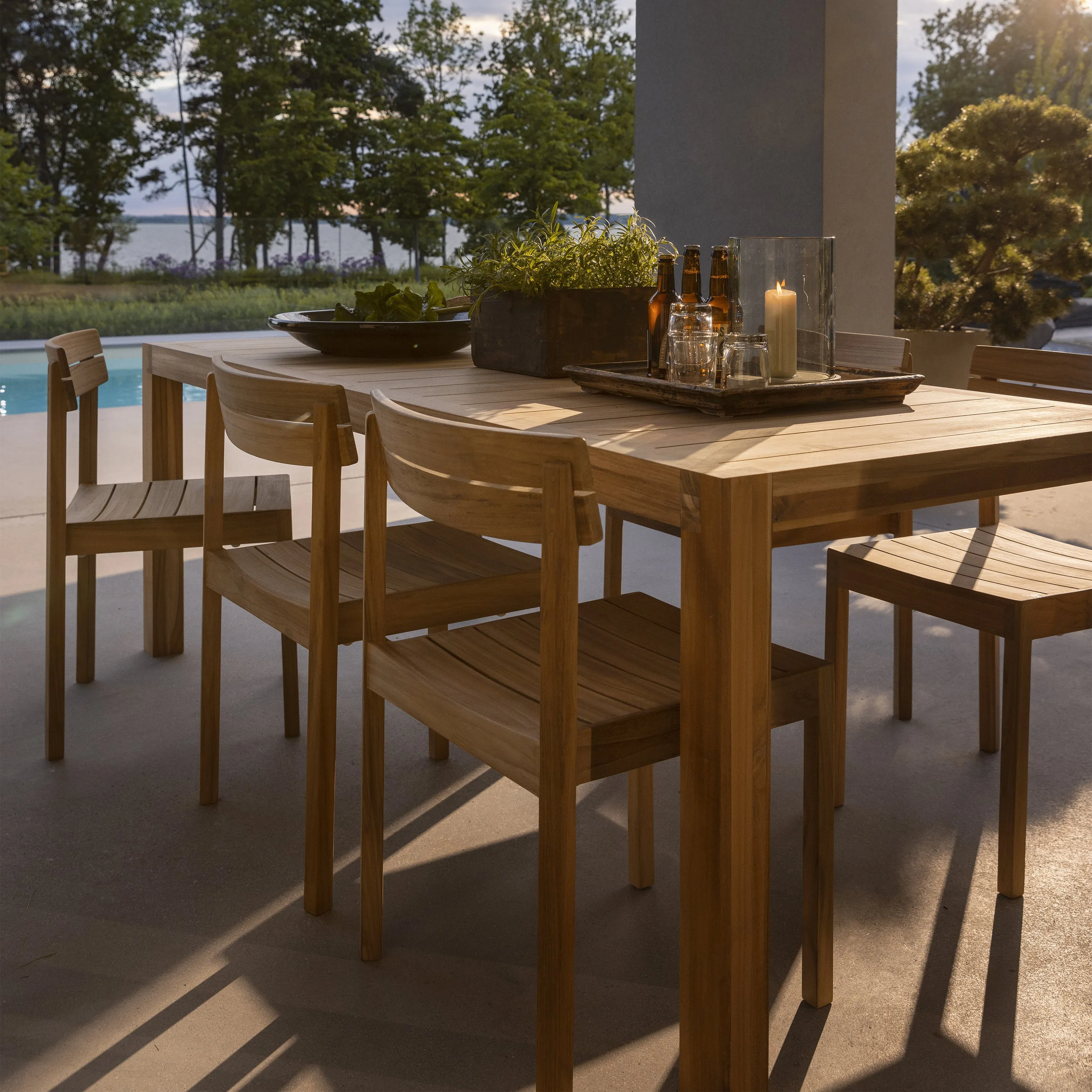 Lakns Dining Table