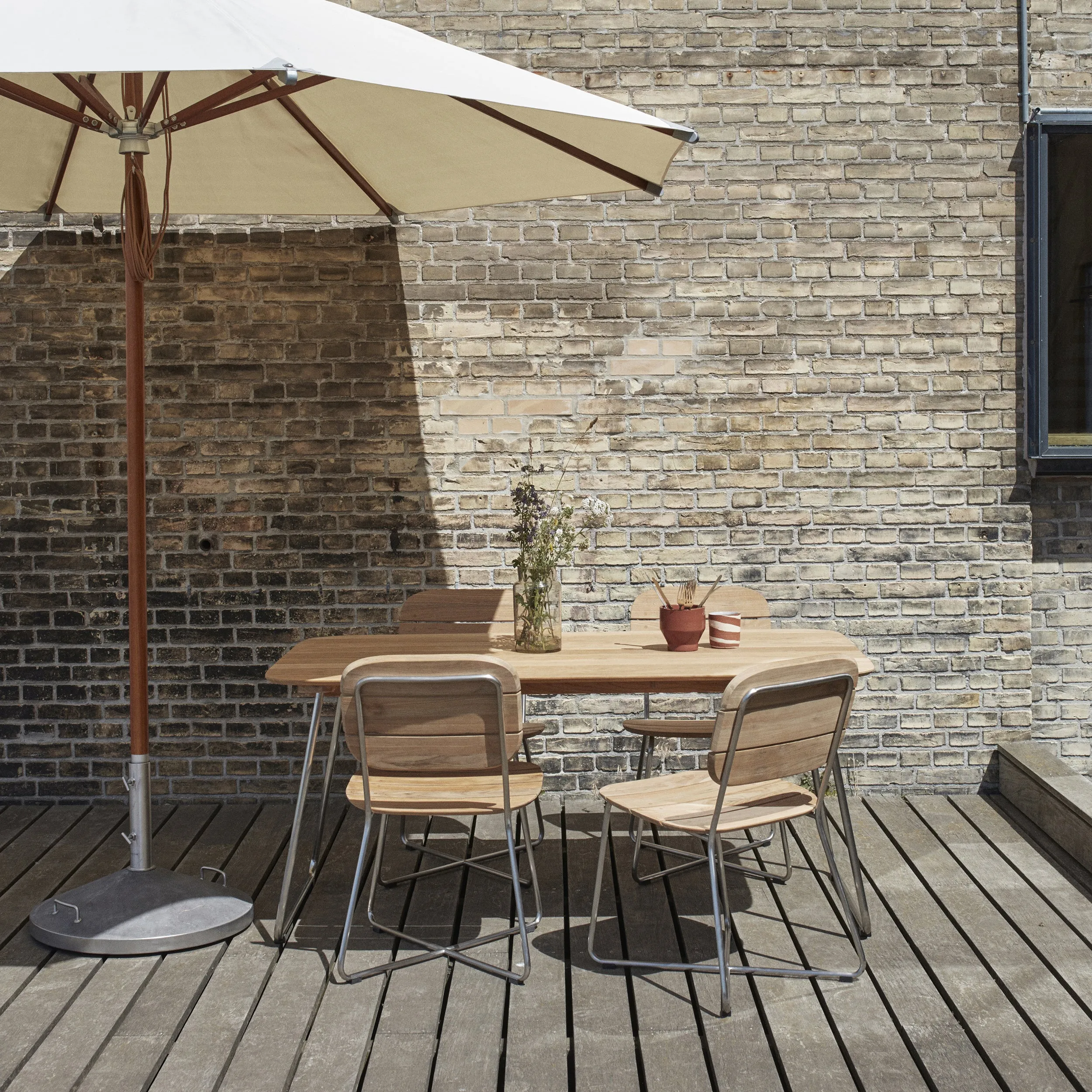 Lilium Dining Table