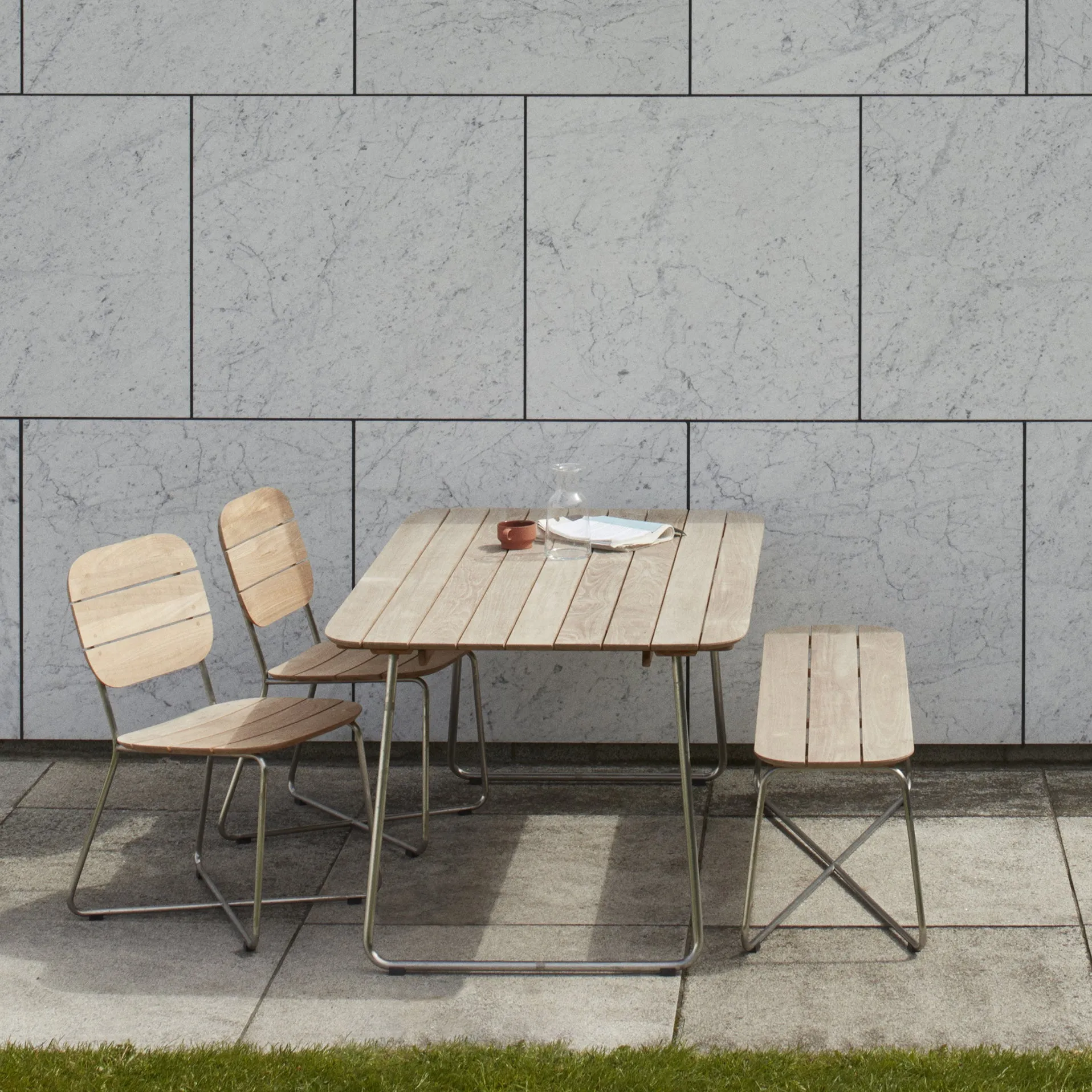 Lilium Dining Table