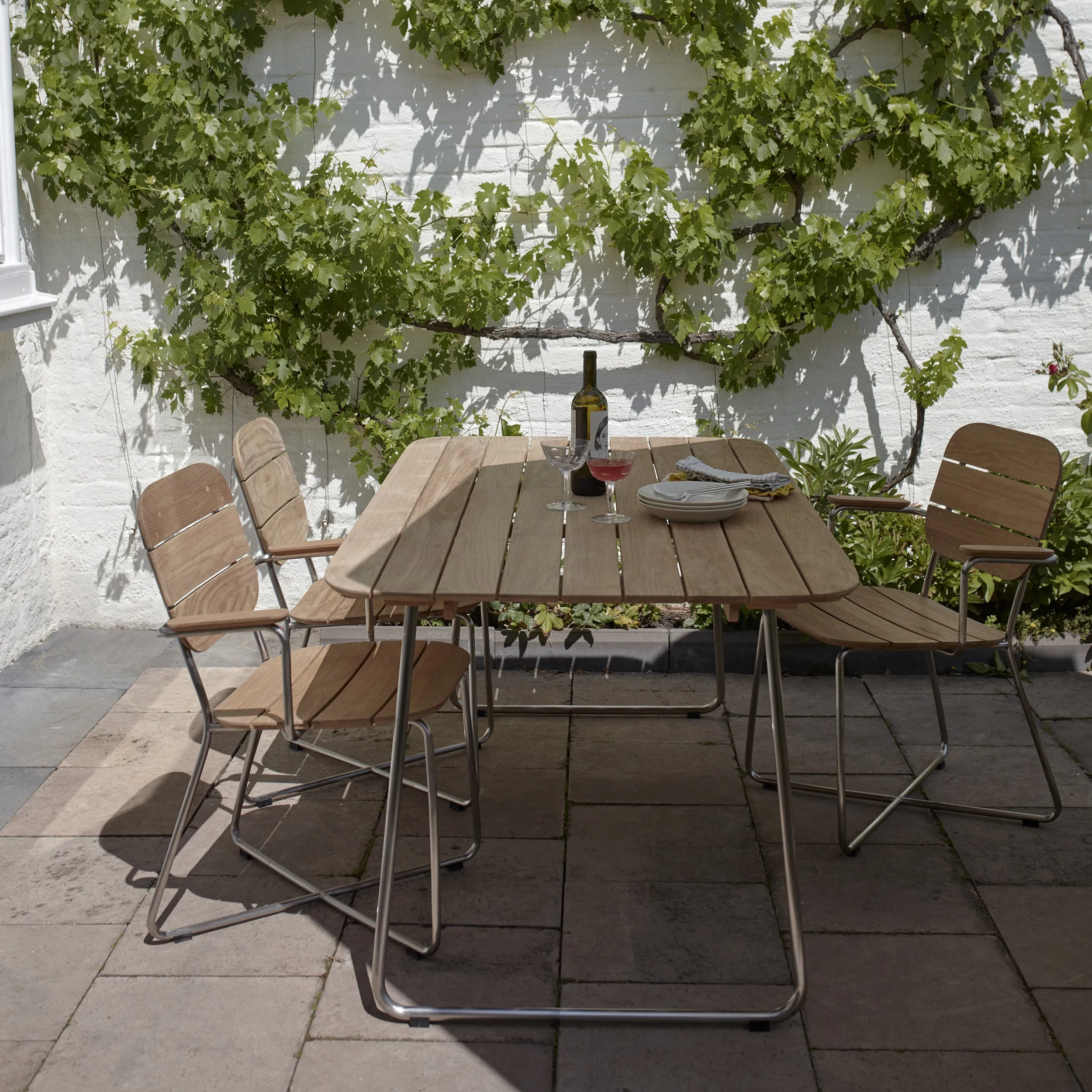 Lilium Dining Table