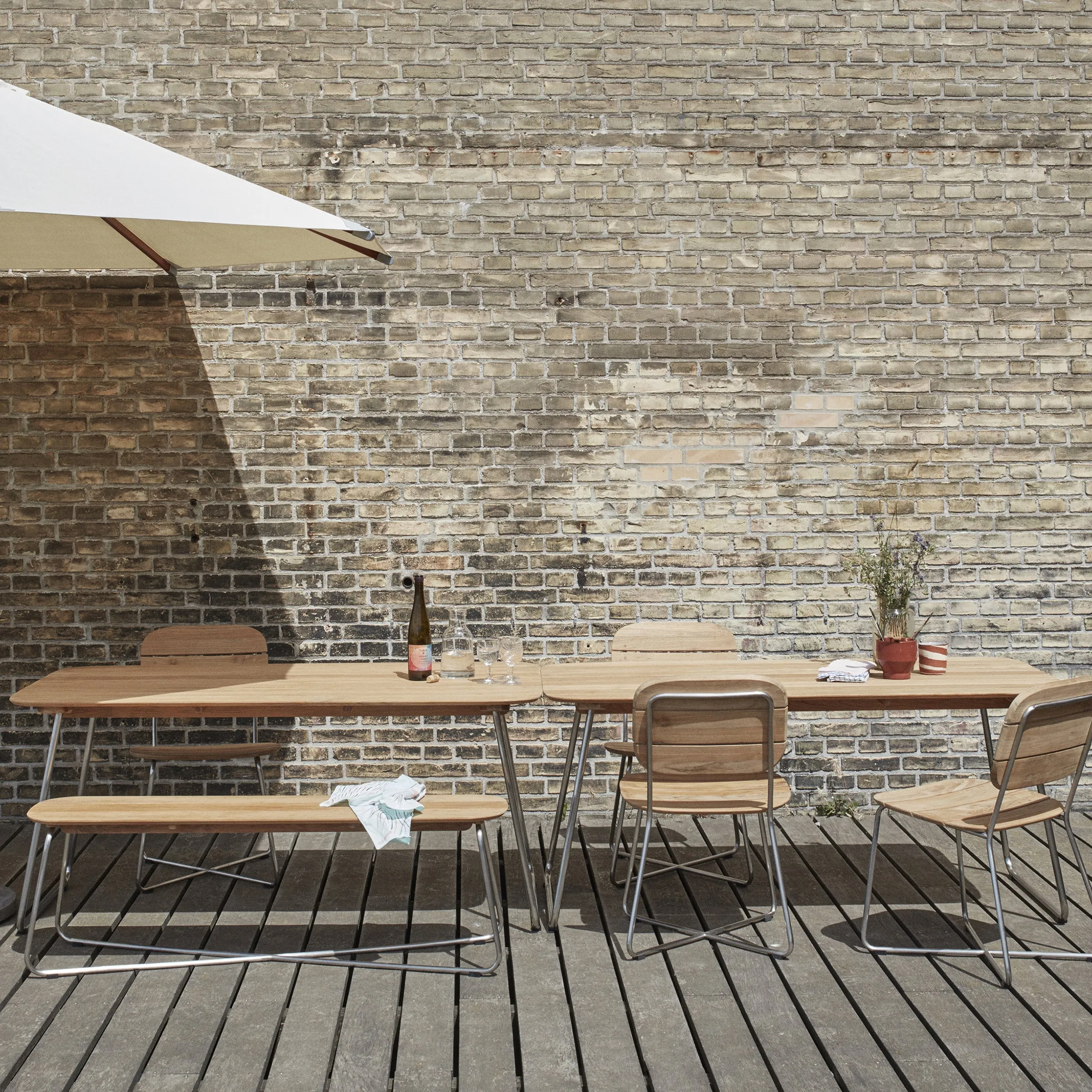 Lilium Dining Table