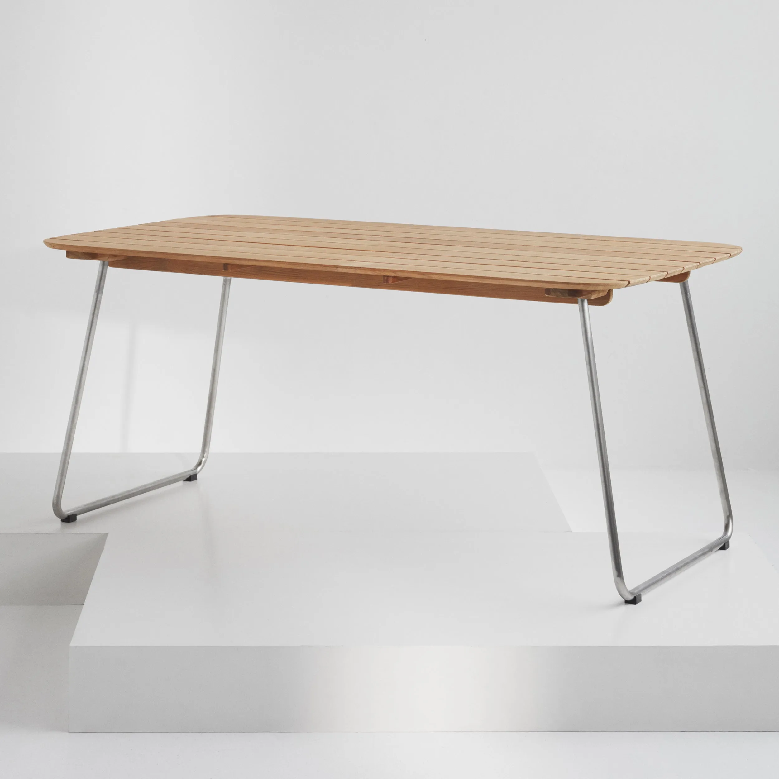 Lilium Dining Table