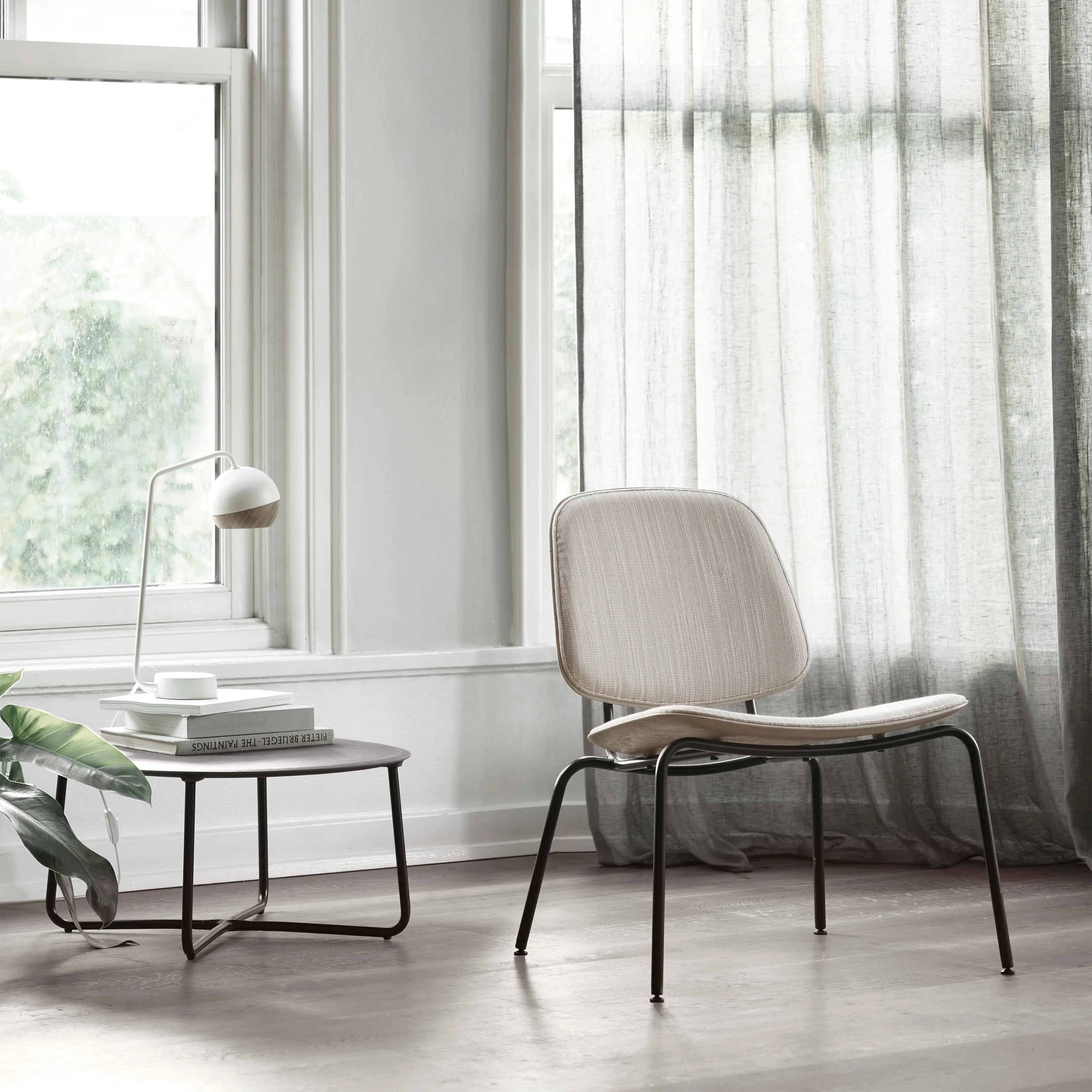 Lily Lounge Table