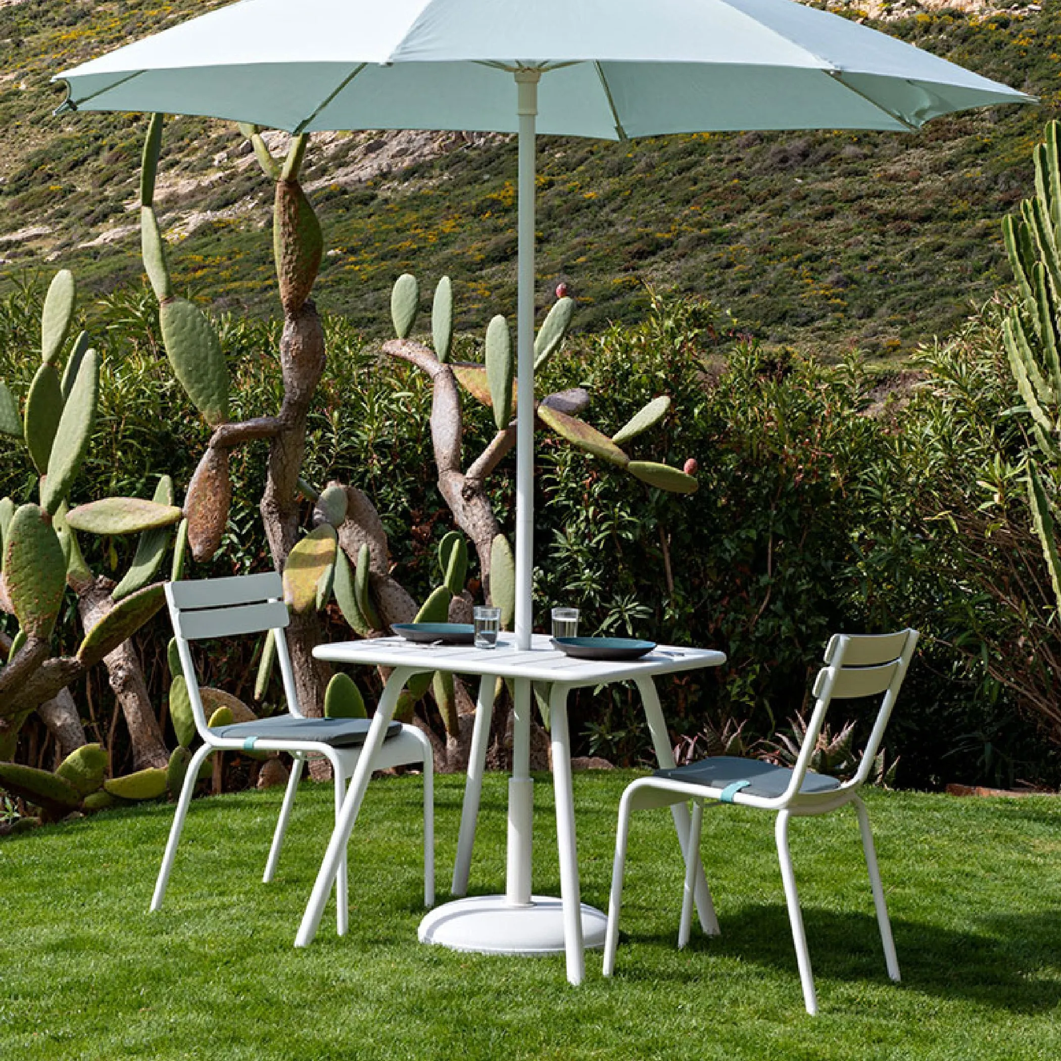 Luxembourg Square Dining Table