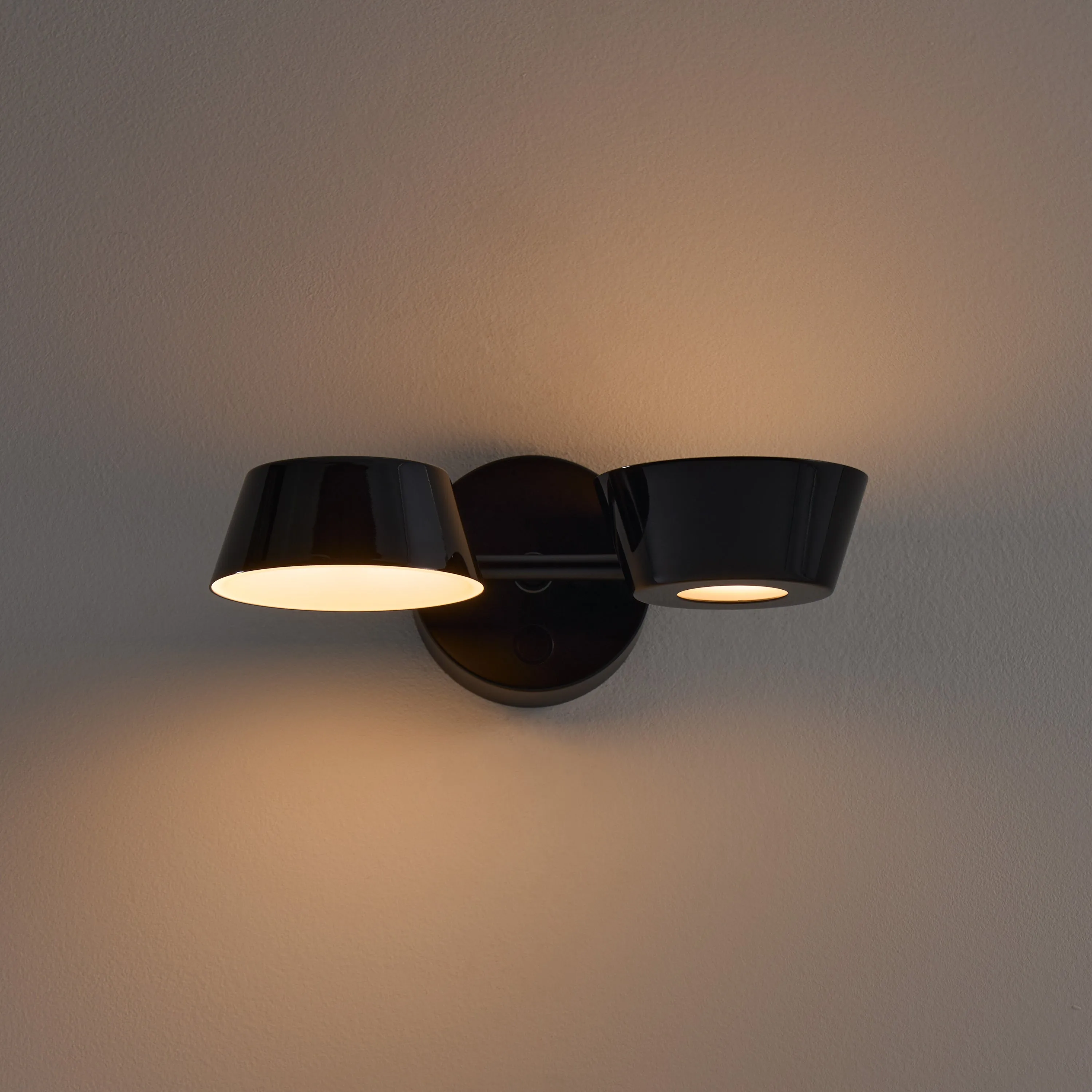 Olo W2 Wall Sconce