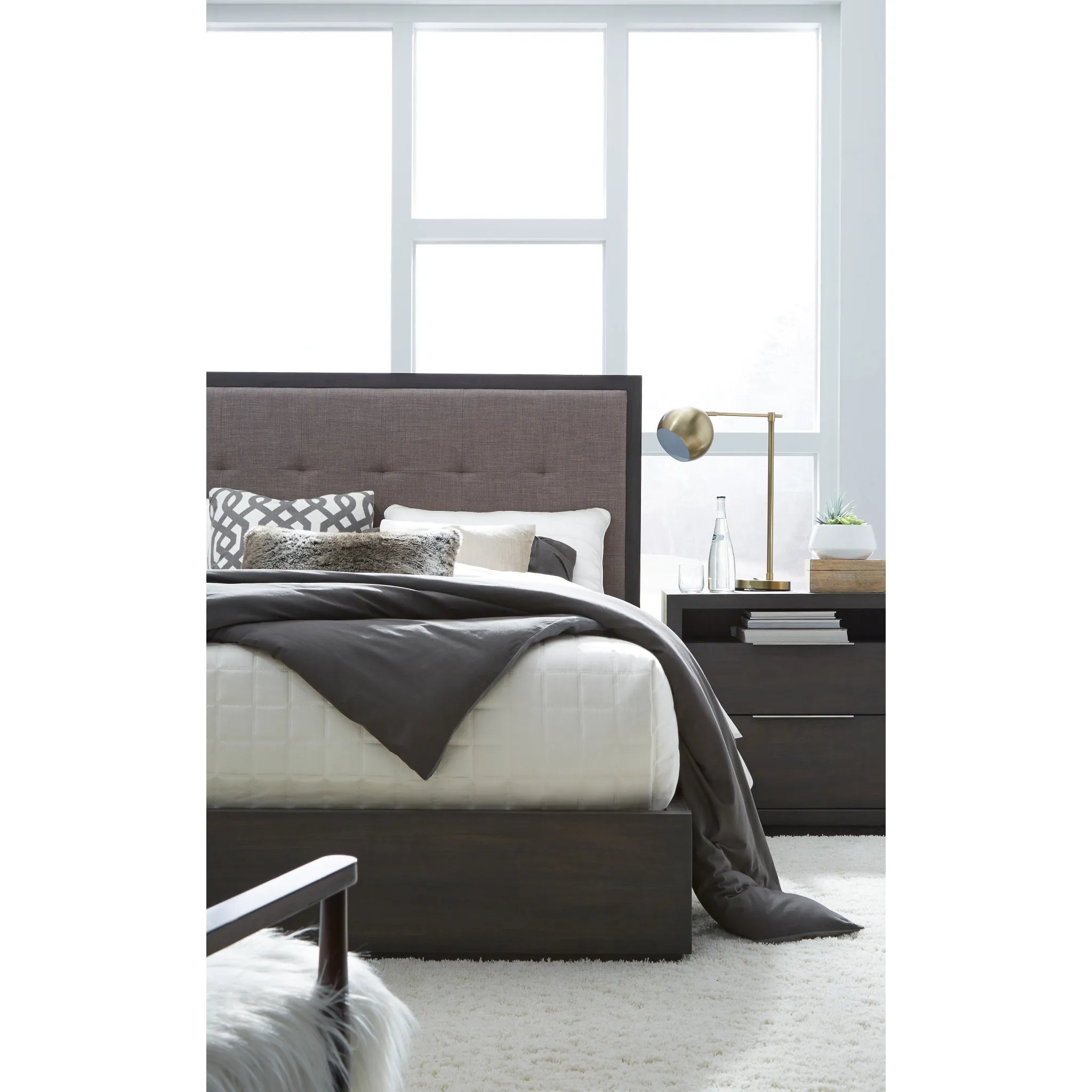 Oxford Upholstered Platform Bed in Dolphin Modus