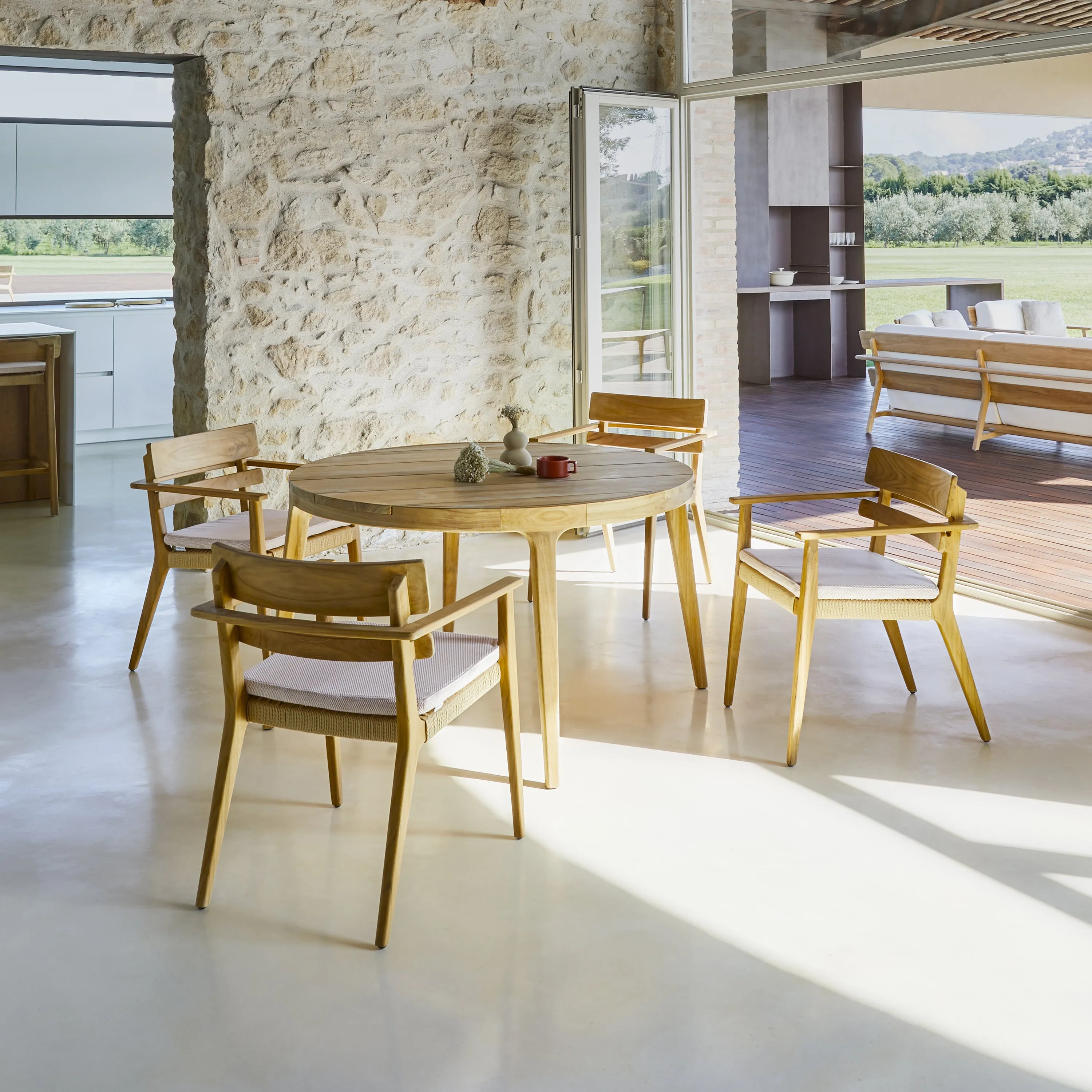 Paralel Round Dining Table