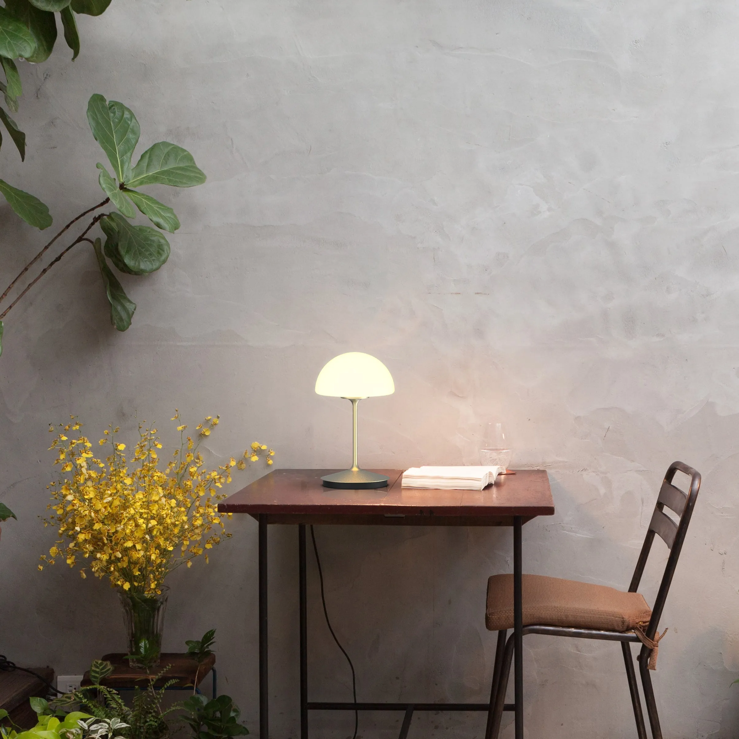Pensee LED Table Lamp