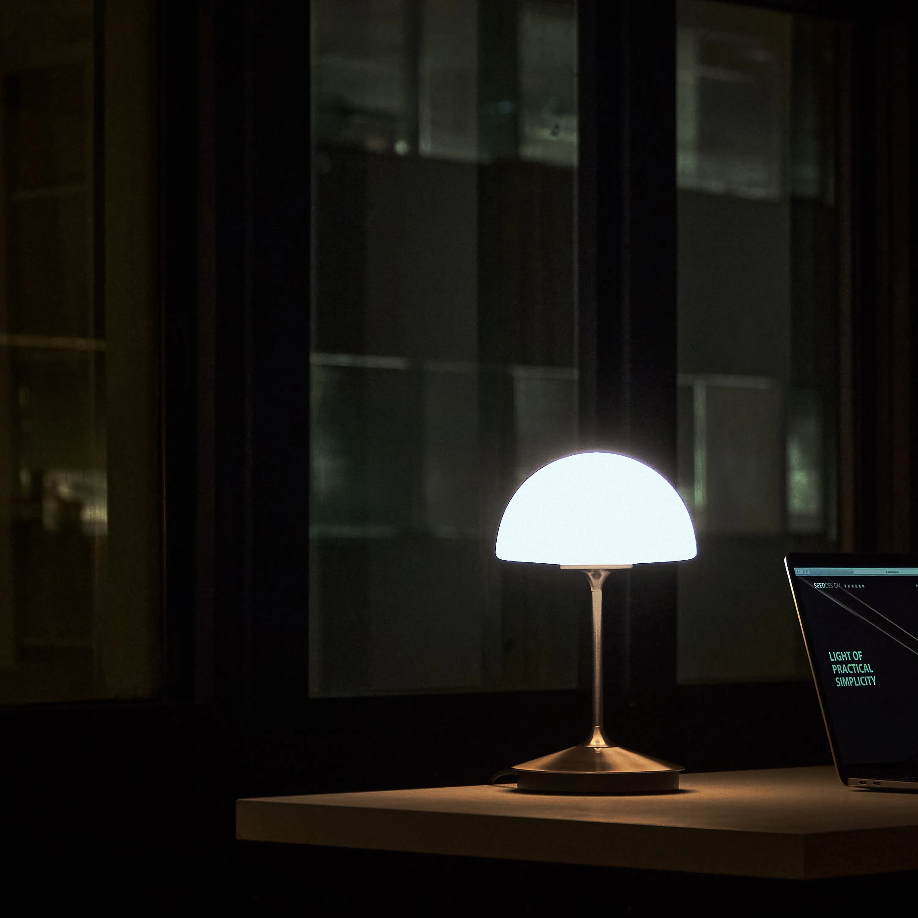 Pensee LED Table Lamp