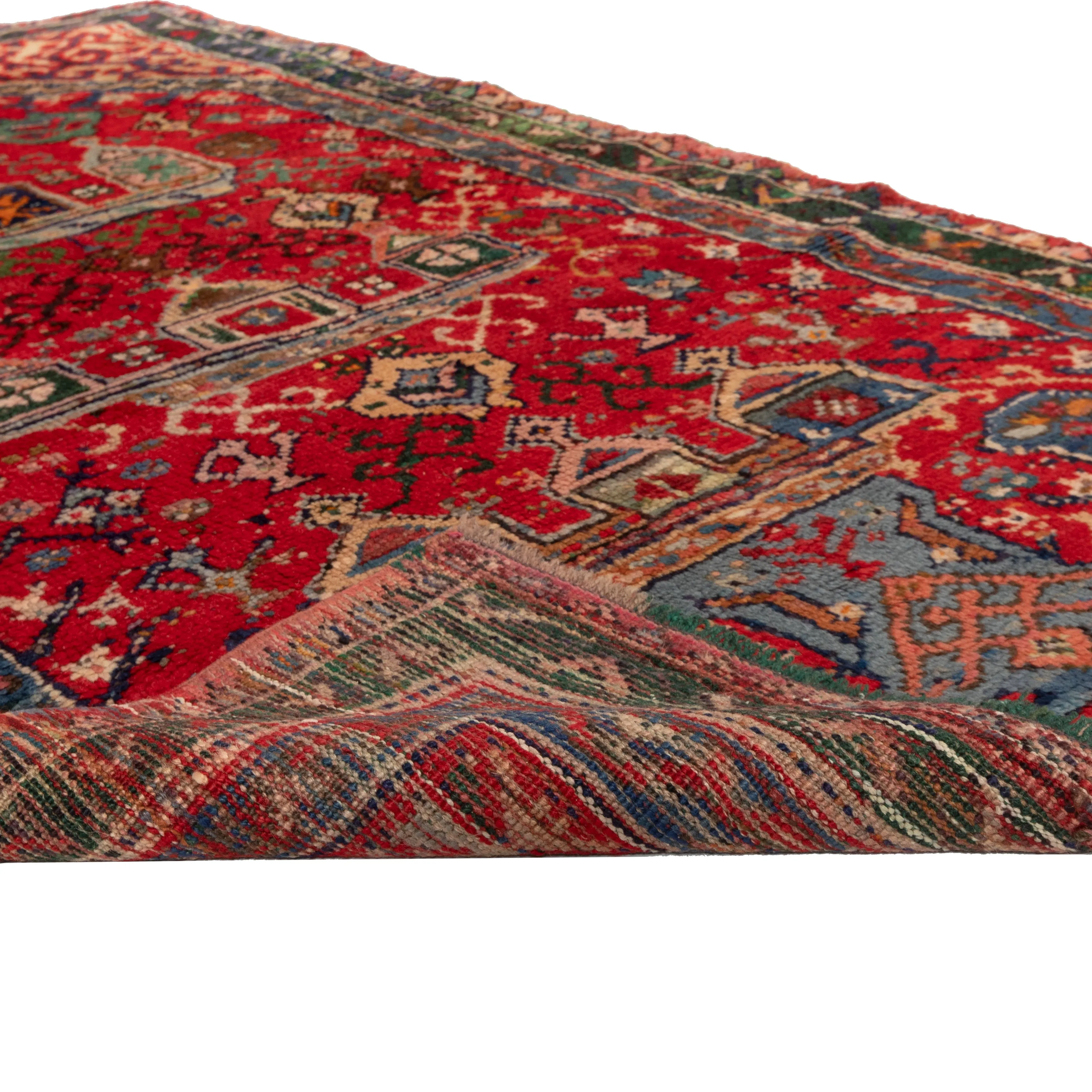 Red Traditional Wool Rug - 3'9" x 6'1"
