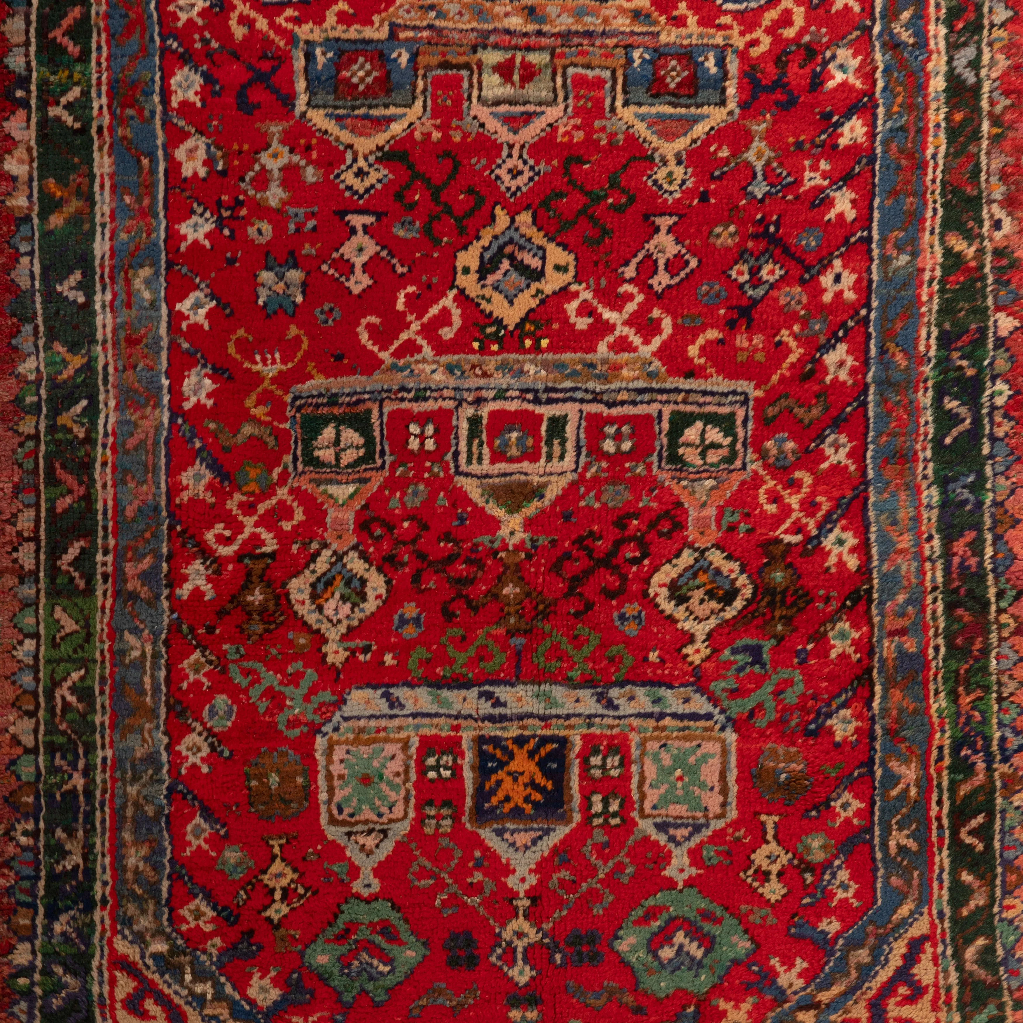 Red Traditional Wool Rug - 3'9" x 6'1"