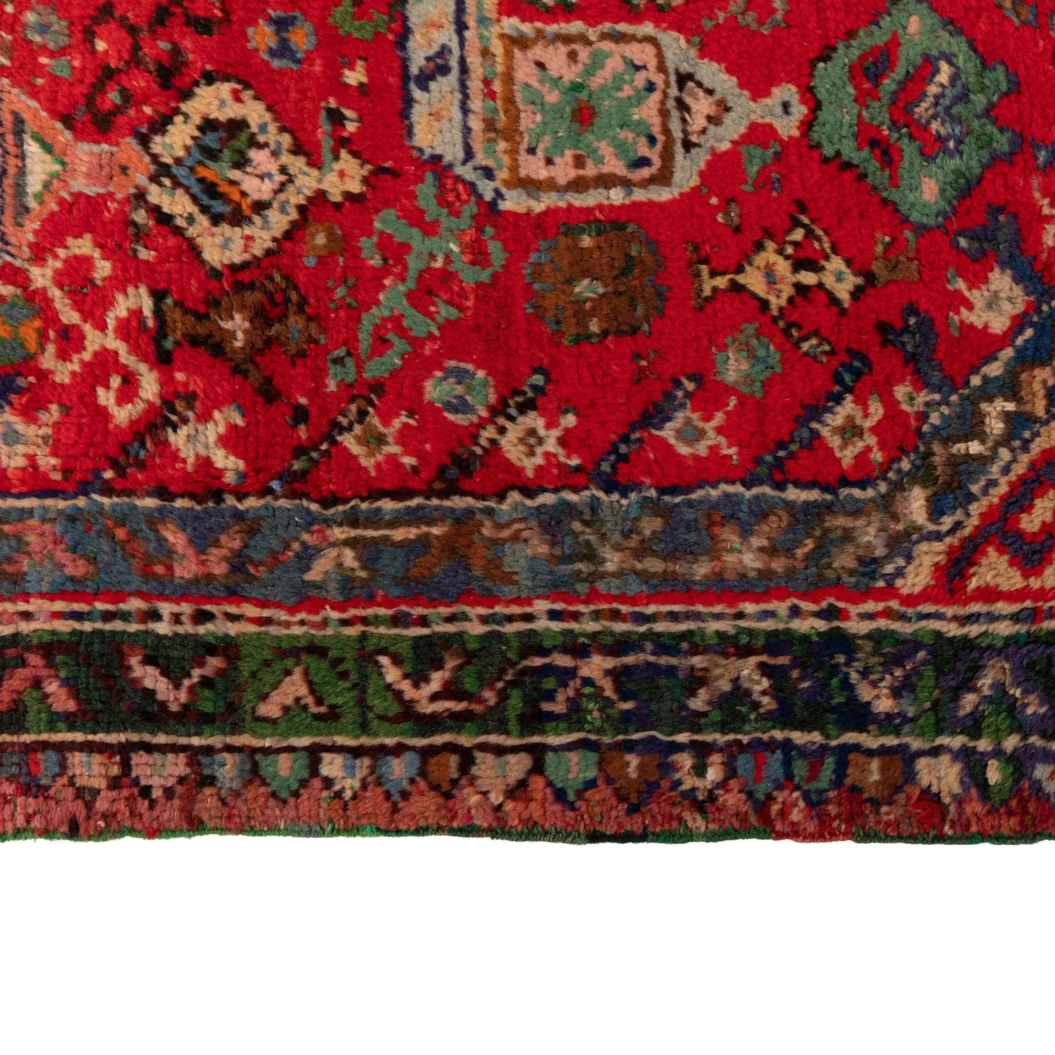 Red Traditional Wool Rug - 3'9" x 6'1"