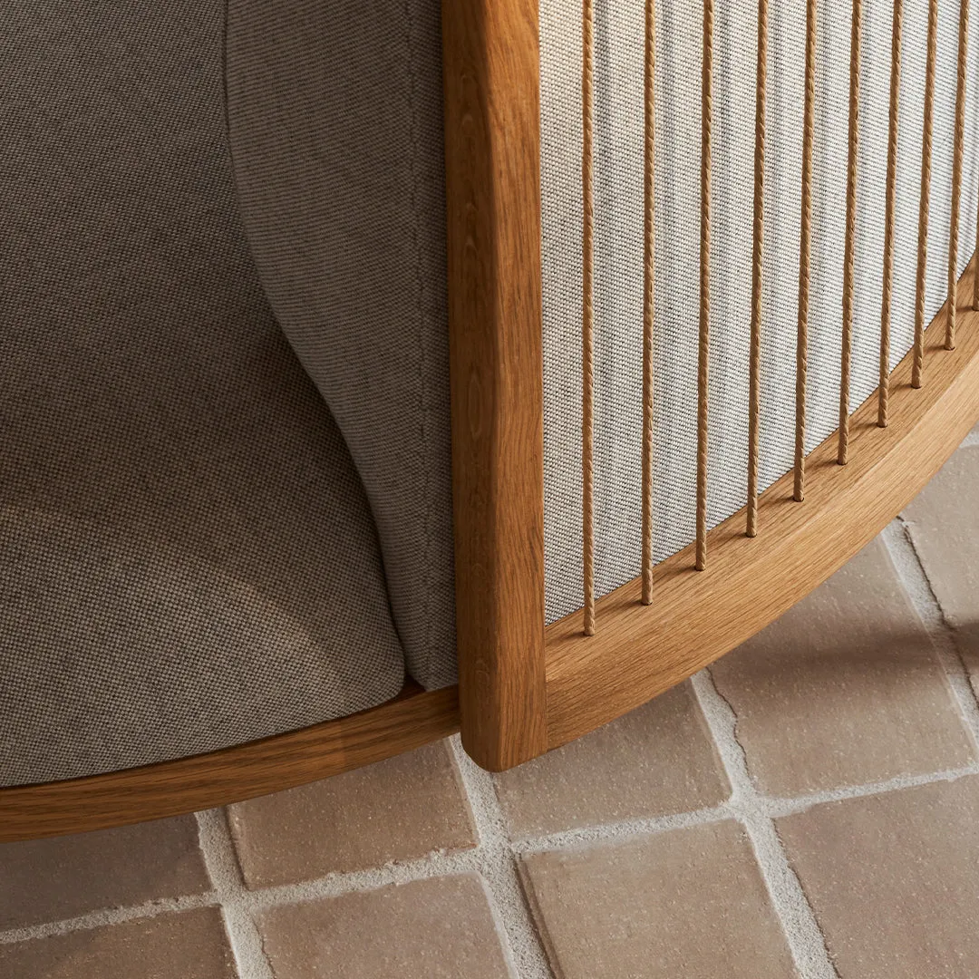 RF1904 Sideways Lounge Chair