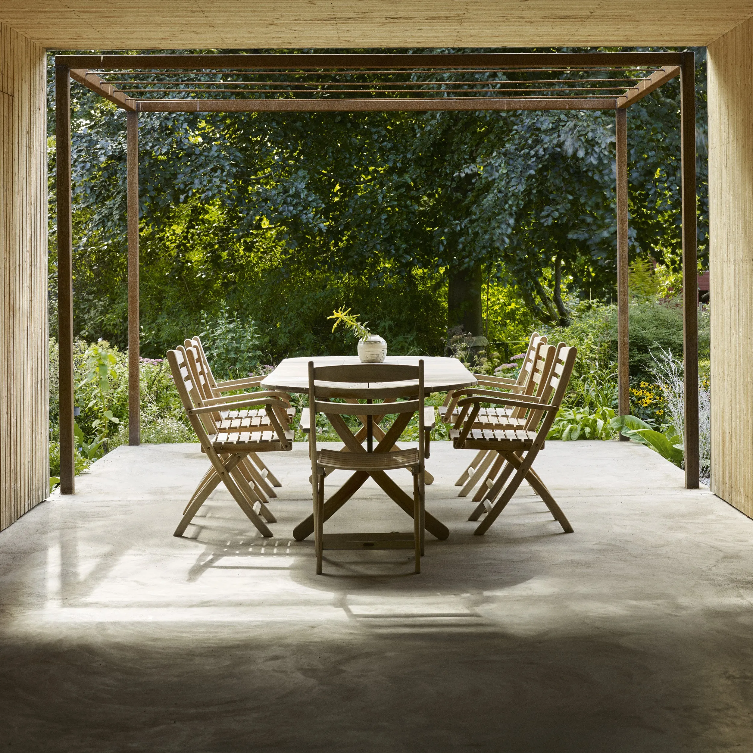 Selandia Extendable Dining Table