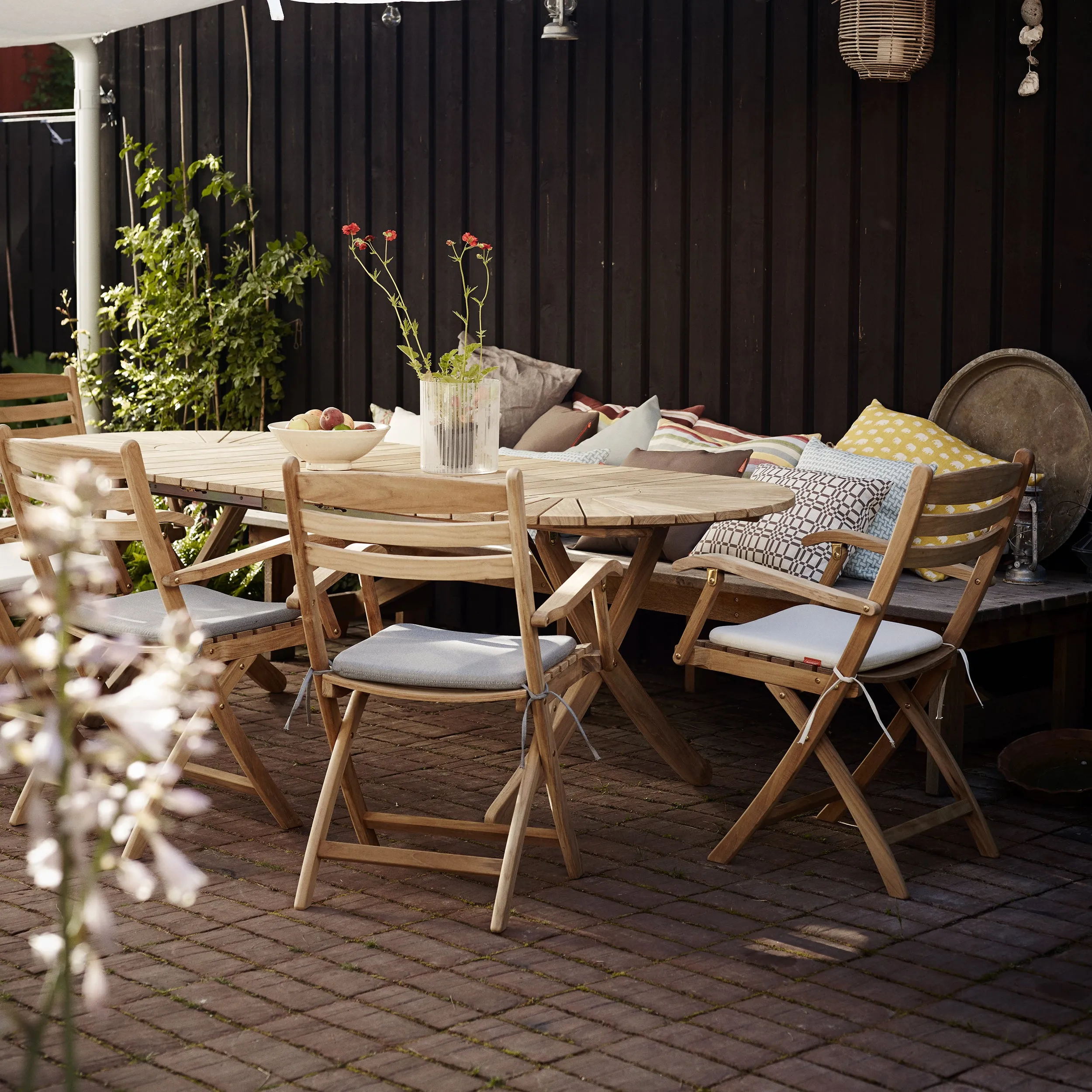 Selandia Extendable Dining Table