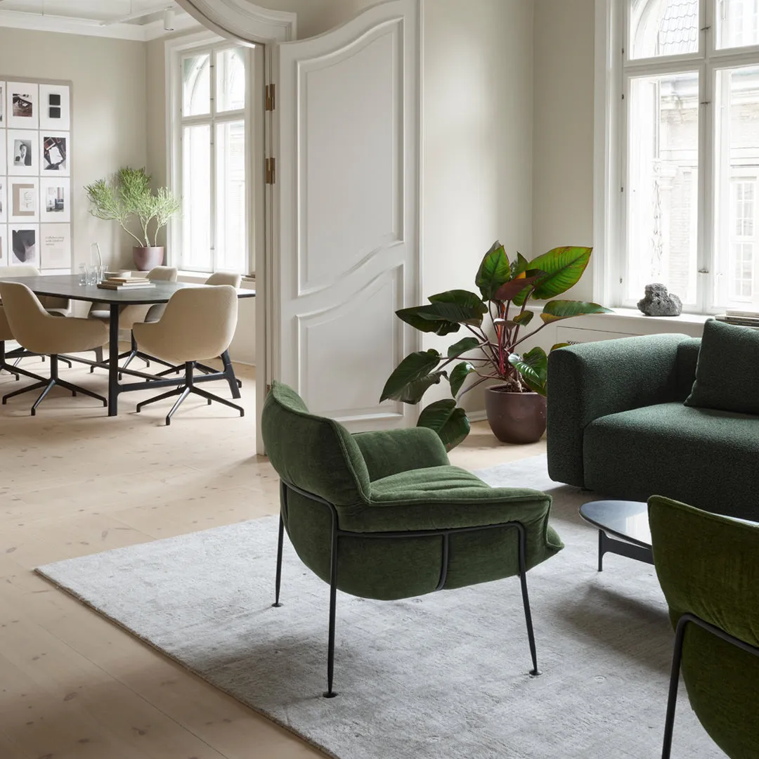 Sinum Dining Armchair w/ Swivel Base